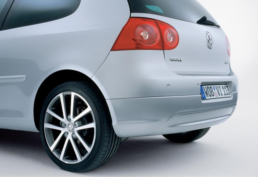  Volkswagen Golf 2004 года  (фото 83 из 170)